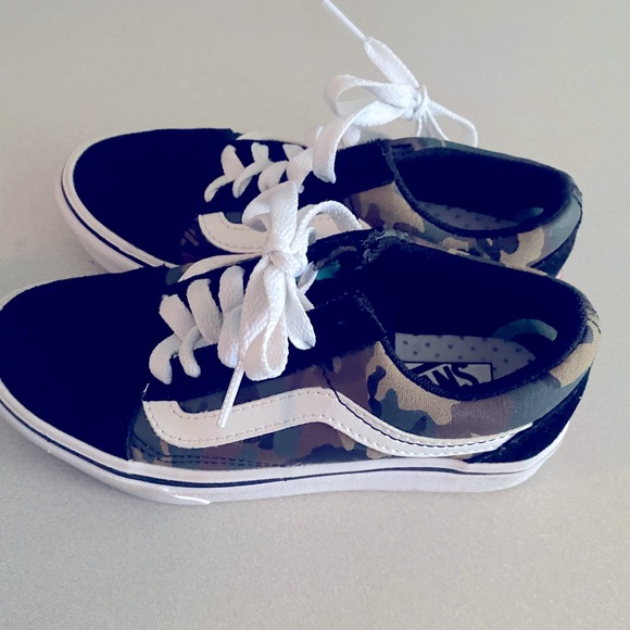 Vans Black and Camo Old Skool Sneakers with Signature Stripe - Picture 2 of 11